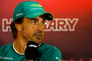 Fernando Alonso analiza las carencias de Aston Martin: «No ser un constructor tiene muchas desventajas»
