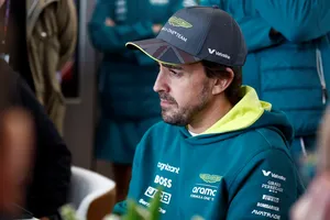 Cowell, Newey, Cardile… Fernando Alonso presume, pero le recuerda a Aston Martin lo más importante