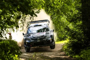 Kalle Rovanperä sigue con paso firme en el Rally de Letonia con Sébastien Ogier como escudero