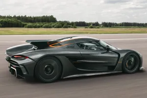 El Koenigsegg Jesko pone el listón muy alto al nuevo Bugatti Tourbillon, de 0 a 400 km/h y otra vez a 0 en menos de 30 segundos