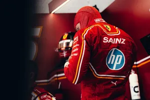La indecisión de Carlos Sainz provoca desesperación entre los pilotos sin asiento para 2025