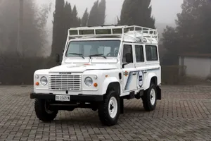 El raro ejemplar del Land Rover Defender 110 de Lancia busca nuevo dueño, un clásico con una historia detrás y un gran futuro