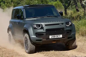 Llega el nuevo Land Rover Defender OCTA, un 4x4 más extremo y radical propulsado por un motor V8 con 635 CV