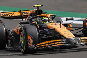 McLaren asusta ya de verdad con su último doblete y apunta a la pole en Silverstone