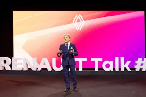 Luca de Meo, CEO de Renault, lanza la voz de alarma en Europa y demanda apoyos, el plazo de 2035 no es realista