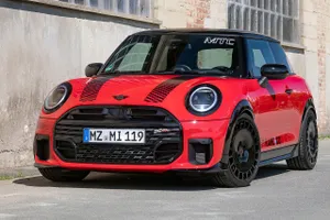 Más cerca del John Cooper Works, el nuevo MINI Cooper S de MTC se viste de gala y suma un extra a su rendimiento