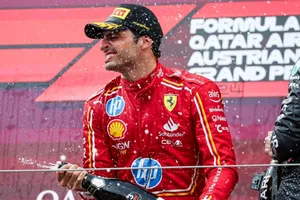EL PLAN de Alpine y Briatore pasa por Carlos Sainz y tres ingenieros de Ferrari y Red Bull: «Garantizo podios en 2026»