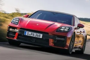 Porsche lanza los poderosos Panamera GTS y Turbo S E-Hybrid, la berlina alemana es el súmmum de la deportividad con casi 800 CV