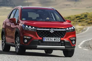 La gama 2024 del Suzuki S-Cross se estrena en España, el SUV híbrido de precio asequible mejora su equipamiento de serie