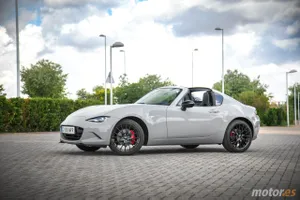 Prueba Mazda MX-5 RF 2024, con nuevas e interesantes mejoras