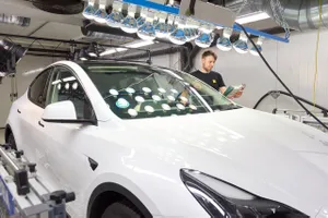 El Tesla Model Y se somete a condiciones de calor extremo, así afecta el climatizador a la batería y a la autonomía