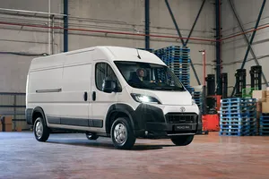 Toyota Proace Max, la nueva furgoneta de gran tamaño japonesa llega a España de momento solo en diésel y con estos precios