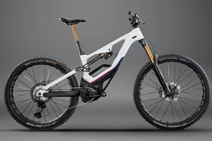 Alpine y Lapierre presentan una nueva Mountain Bike, la bicicleta eléctrica perfecta para los amantes del Enduro