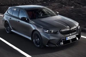 Debuta el nuevo BMW M5 Touring, un familiar PHEV de alto voltaje tan rápido y eficiente que no te hará pensar en el X5 M