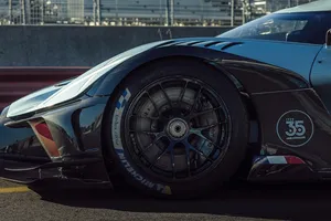 Bugatti lleva el exclusivo Bolide al circuito de Laguna Seca para una experiencia brutal con la que sueña cualquiera