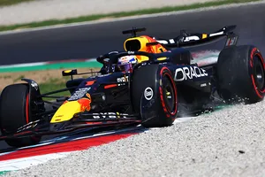 Max Verstappen arranca liderando en Monza, donde los jóvenes pilotos pagaron las 'novatadas'