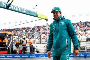 Fernando Alonso le pone deberes a Carlos Sainz… y se teme lo peor con Aston Martin