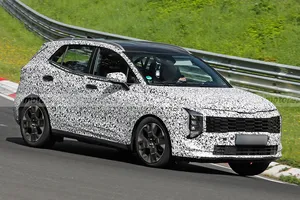 El nuevo KIA Sportage 2025 pierde camuflaje a su paso por Nürburgring y se descubren más detalles de la esperada renovación