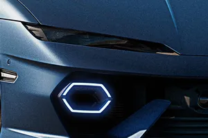 «Reducir la potencia es un riesgo para la emoción». Lamborghini lanza un contundente aviso a Mercedes y su estrategia PHEV