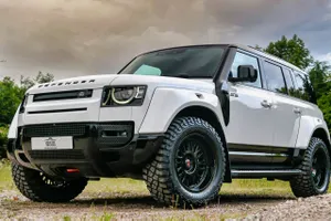 Arctic Trucks satisface a los puristas, transforma el Land Rover Defender en un todoterreno auténtico y lo hace más barato que el OCTA