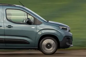 El perfecto anti-SUV se fabrica en España y está en oferta con más de 4.000 € descuento y un motor que consume poco