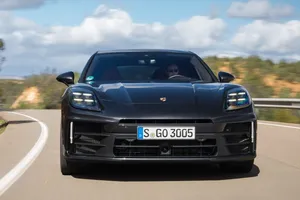 ¿Qué pasará con los Panamera y Cayenne de gasolina cuando lleguen sus versiones eléctricas? Porsche ya lo ha decidido