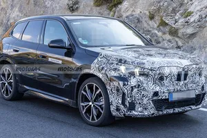 BMW iX1 2026, comienza el desarrollo del «facelift» y estas son sus primeras fotos espía