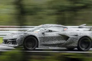 Más potente que el E-Ray y casi tanto como el ZR1, cuatro prototipos del nuevo Corvette Zora sacuden Nürburgring