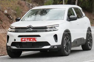 Primeras fotos espía del nuevo Citroën ë-C5 Aircross, un SUV 100% eléctrico que rivalizará con el Renault Scenic