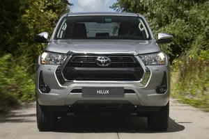 El Toyota Hilux más eficiente anuncia su lanzamiento en Europa, potencia todoterreno sin enchufes