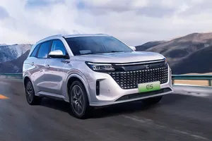 DFSK E5, llega a España el SUV híbrido enchufable más barato del mercado, ¡y con 7 plazas!