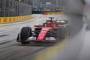 Máxima igualdad en Singapur, con tres equipos en un pañuelo y Charles Leclerc como el más rápido