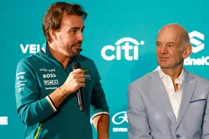 Adrian Newey anima a Fernando Alonso a aguantar al menos hasta 2027: "Quiero ganar el Mundial"