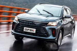 El nuevo SUV DFSK 600 llega a España con un precio rompedor, es más barato que el SEAT Tarraco y también tiene 7 plazas