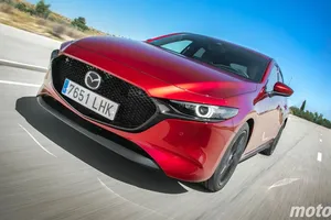 El Mazda3 estrena motor híbrido de 140 CV y con etiqueta ECO, estos son sus precios