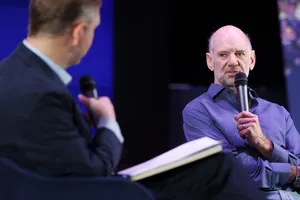 La presentación de Adrian Newey ya tiene fecha y Lawrence Stroll no oculta su emoción: «Llevo años hablando con él»