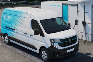 Más rápido que repostar diésel, la nueva Renault Master H2 llega en 2025 para cambiar el mercado de los comerciales