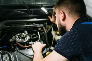 Un técnico de la ITV muestra cómo quedará tu motor si olvidas esta sencilla y barata operación de mantenimiento