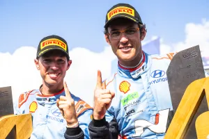 Thierry Neuville construye un pequeño colchón al frente del WRC tras ganar el Acrópolis Rally