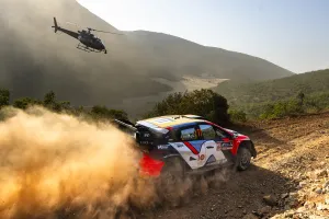 Thierry Neuville saca réditos del primer reparto de puntos del Acrópolis Rally