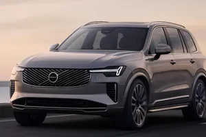 Larga vida al Volvo XC90, el gran SUV sueco se reinventa con un nuevo estilo, tecnología y eficientes motores