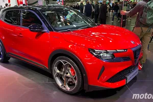 El nuevo Alfa Romeo Junior 280 Veloce es pura adrenalina eléctrica, el B-SUV más rápido llega en 2025