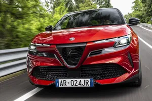 El nuevo Alfa Romeo Junior Veloce ya tiene precio en España, un B-SUV con casi 300 CV eléctricos y sin oponentes