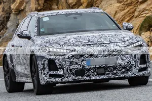 Nuevas fotos espía más de cerca del futuro Audi RS 5 Avant dejan constancia de una deportividad muy salvaje