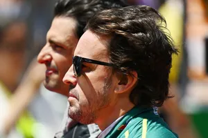 Carlos Sainz tiene en su padre al mejor ejemplo de piloto incansable, pero Fernando Alonso sigue dejándole boquiabierto