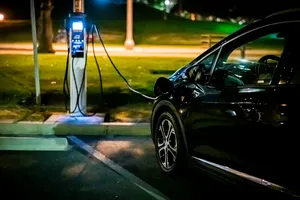 Sabemos que el coche eléctrico ‘limpia’ las ciudades, pero este estudio profundiza aún más en sus beneficios