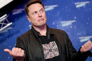 Elon Musk quiere que creas que Tesla está a punto de ofrecer conducción autónoma pero no da ningún dato al respecto