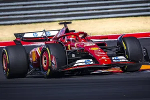 Ferrari y Leclerc se cuelan en otro polémico duelo entre Verstappen y Norris, y logran un nuevo doblete en Austin