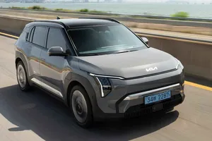 Más barato que un Toyota C-HR, pero el KIA EV3 es más potente y eléctrico