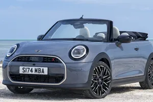 El nuevo MINI COOPER Cabrio se renueva sin perder su esencia deportiva y ya está a la venta